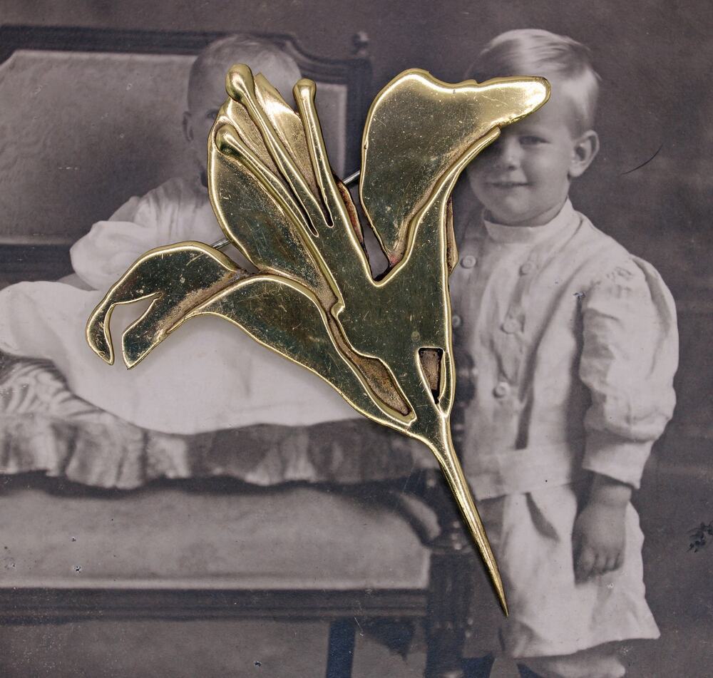 Vintage Robin Kahn Gold-tone Floral Brooch